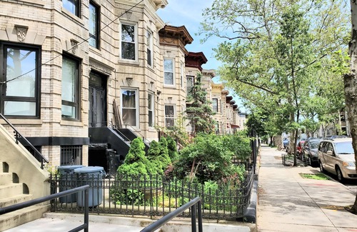 Bushwick House | Cozy, Large, Clean & Fully Furnished Bedroom in Bushwick - Near L Train
