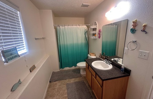 Los Lunas House | Cozy large home with. Downstairs with a closed door will be the rented space
