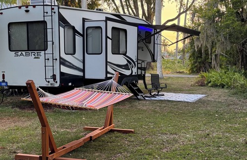 Alabama Grove Terrace House | Cozy, Large RV in Pleasant Fort Myers with AC, Free WiFi by Park and River