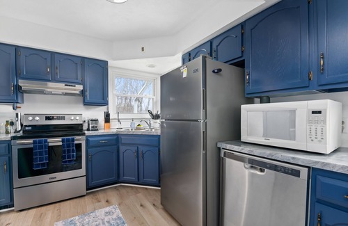 Le Claire House | Cozy LeClaire Townhome within walking distance to downtown!