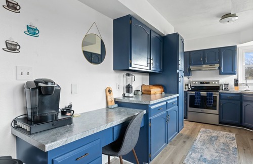 Le Claire House | Cozy LeClaire Townhome within walking distance to downtown!