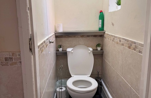 Oadby Apartment | Cozy Leicester Apartment Retreat
