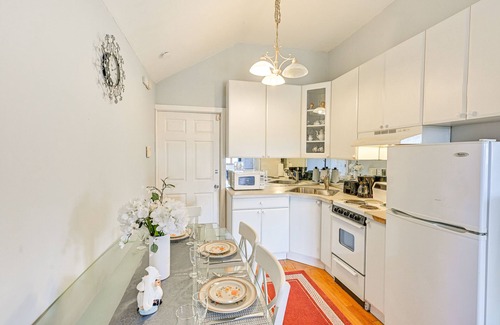 Levittown Apartment | Cozy Levittown Apartment: Full Kitchen + Smart TV!