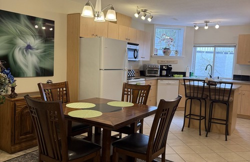 Langley Apartment | Cozy like home Rural feel in urban area central to sightseeing . Close to shops