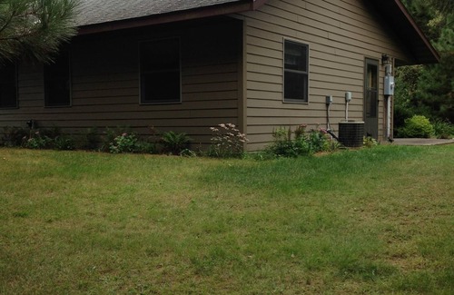 Webster Cottage | Cozy lil' Cottage is nestled in rolling hills and peaceful pines
