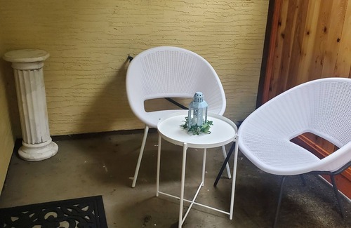 Langford House | Cozy little all private one bedroom and den that accommodates 4 people