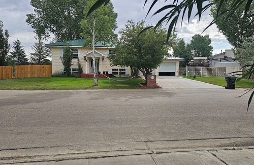 Craig House | Cozy little apartment in a quiet neighborhood in town. Dog friendly.