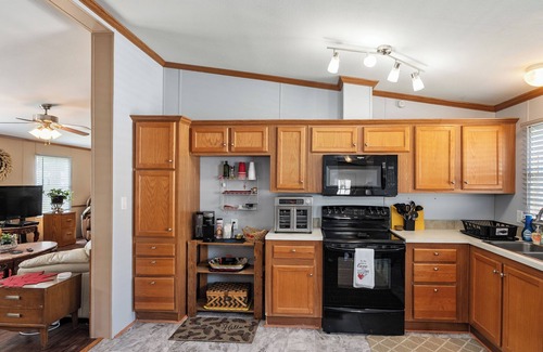 Coffee City House | Cozy Little Cottage - Next to Lake Palestine