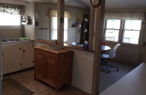 Plainwell Cottage | Cozy little cottage on beautiful Pine Lake
