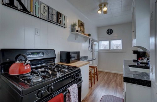 Lodi Cottage | Cozy little cottage W/private yard in town