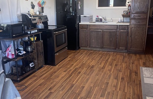 Cotton Center Other | Cozy little Farmhouse located 20 min from Lubbock and 18 min from the airport.