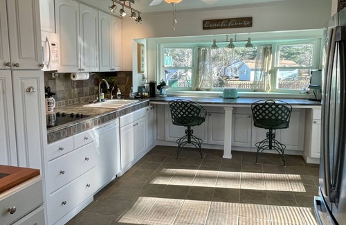Grimstead House | Cozy little home on Gwynn's Island with Chesapeake Bay semi-private beach access