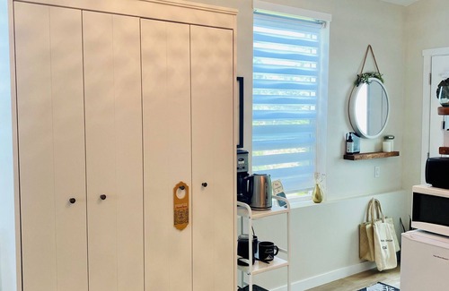 Comox Apartment | Cozy Little Nest, steps from the beach