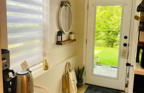 Comox Apartment | Cozy Little Nest, steps from the beach