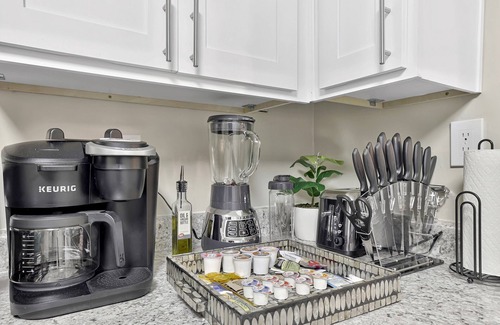 Hoover Apartment | *Cozy Living-King Bed-Mins from dining and shopping - HooverMet - Finley Ctr*