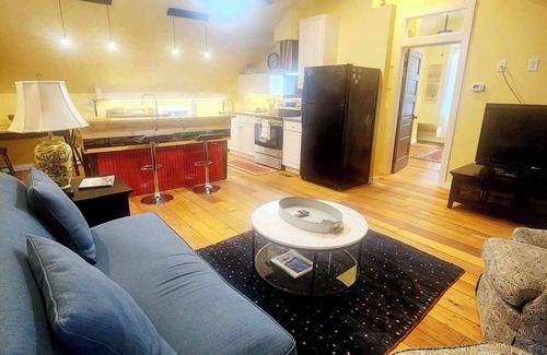 Summerville Historic District House | Cozy Loblolly Loft in charming Summerville