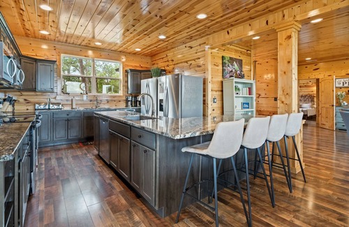 Frenchburg Cabin | Cozy lodge sitting high in the sky, overlooking Red River Gorge Geological Area!