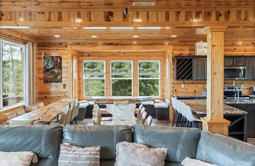 Frenchburg Cabin | Cozy lodge sitting high in the sky, overlooking Red River Gorge Geological Area!
