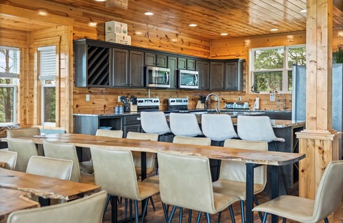 Frenchburg Cabin | Cozy lodge sitting high in the sky, overlooking Red River Gorge Geological Area!