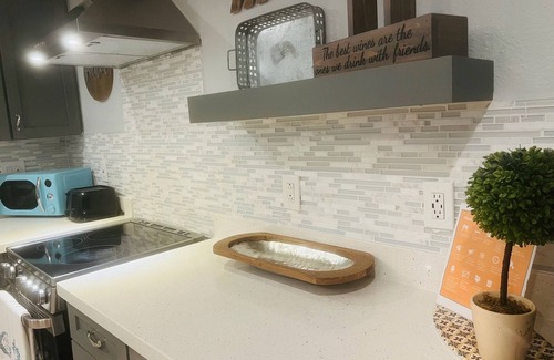 Brownsville Condo | Cozy loft Centrally Located 1 Bedroom Loft with Gated Pool and Wifi