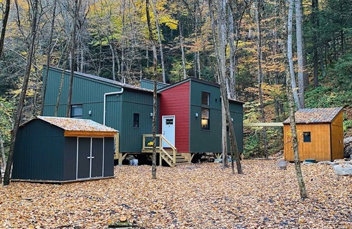 Sparrow Bush Cottage | Cozy loft cottage with a flowing trout brook