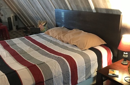 Marblehead House | Cozy loft in enchanting Marblehead with AC, WiFi