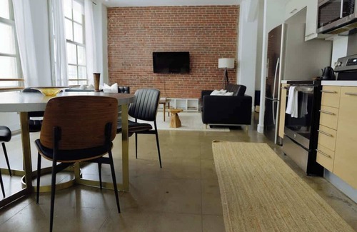 Downtown Los Angeles Apartment | Cozy Loft in Downtown LA