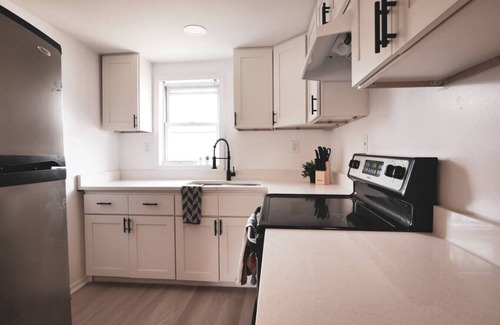 Taylor House | Cozy Loft in Taylor Michigan minutes from DTW