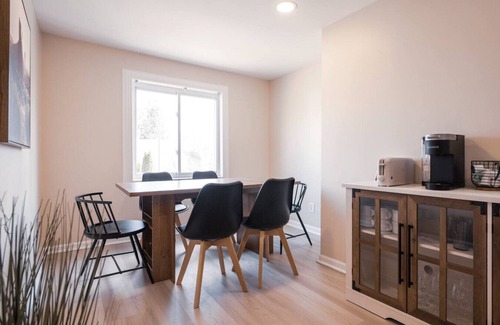 Taylor House | Cozy Loft in Taylor Michigan minutes from DTW