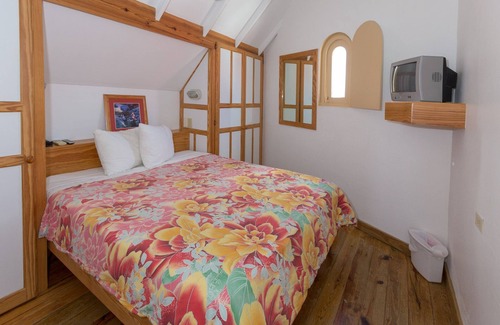 Crown Point Resort | Cozy loft in Tropical Paradise within walking distance to the beach!
