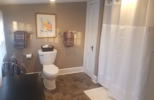 East Hill Apartment | Cozy loft. Near downtown Nashville. 40% Monthly Discount. 30 day minimum stay.
