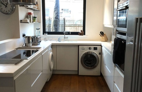 Turnham Green House | Cozy Loft Room in West London, Chiswick