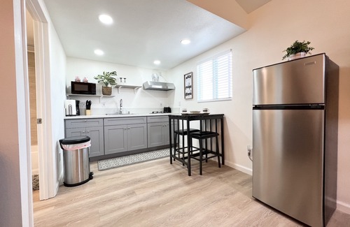 Lancaster House | Cozy Loft Studio Getaway