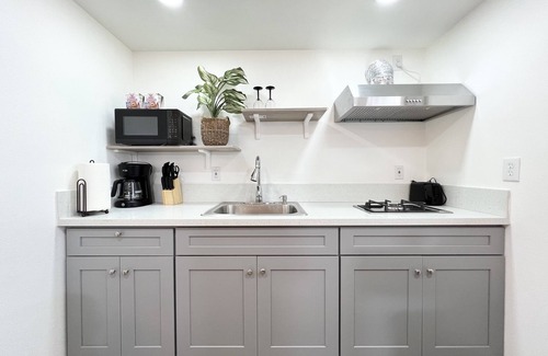 Lancaster House | Cozy Loft Studio Getaway