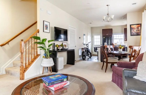 Seat Pleasant House | Cozy loft w/private parking