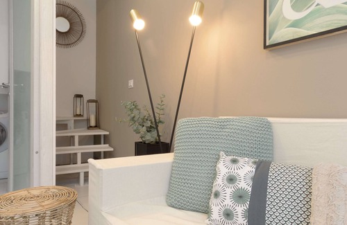 Affori Apartment | Cozy Loft with private parking and large windows in Milan