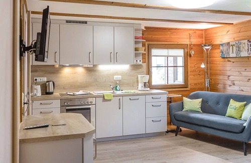Burglengenfeld Apartment | Cozy log cabin (72 m2) with terrace and sunbathing lawn