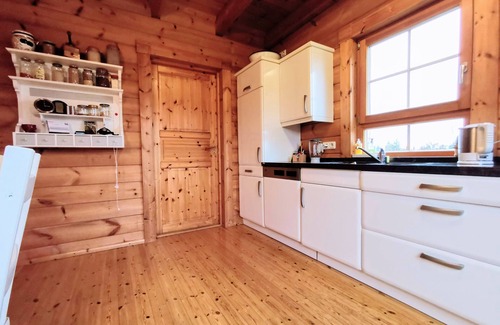 Schnepfenthal-Rodichen Cabin | Cozy log cabin by the forest with large garden