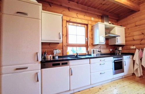 Schnepfenthal-Rodichen Cabin | Cozy log cabin by the forest with large garden