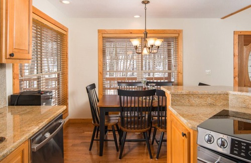 Charter Hills Cabin | Cozy Log Cabin, Deck & Fireplace, A/C, Grill