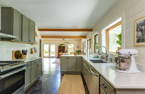 Kerhonkson Cabin | Cozy Log Cabin | Firepit Stream O&W Rail Trail