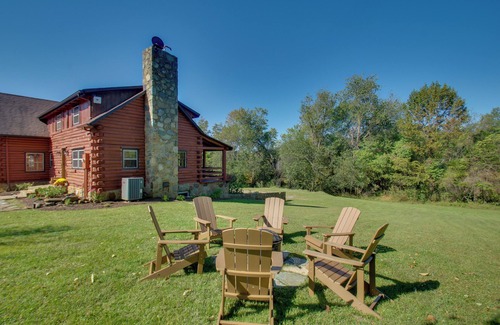 Ruckersville Cottage | Cozy Log Cabin Getaway w/Fire Pit + 3 Acres!