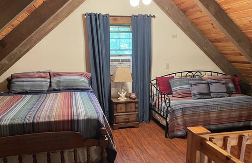 Big Creek Cabin | Cozy Log Cabin in Big Creek on Norris Lake with dock/boat slip, 2 kayaks