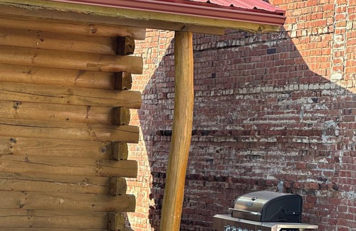 Moravia Cabin | Cozy log cabin located in downtown Moravia, Iowa.