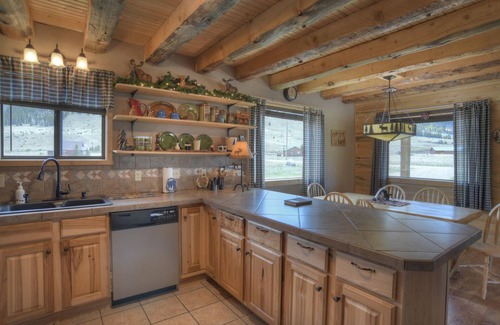 Creede House | Cozy Log Cabin - Mountain Views - ATV's Welcome Near Creede