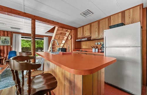 Mesick Cottage | Cozy Log Cabin on 1 Acre