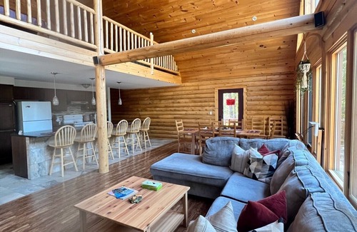 Tobermory Cottage | Cozy Log Cabin Retreat in the Heart of Tobermory