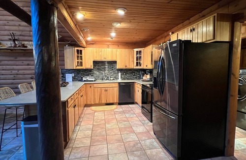 Iola Cabin | Cozy log Cabin tucked away in natures serenity