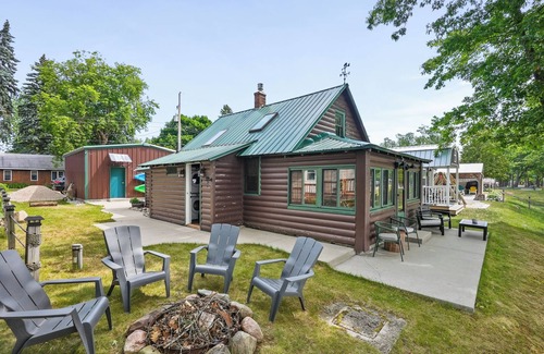Lake City Cabin | Cozy Log Cabin w Stunning Lake Views! Kayaks, Steps to Beach and dt Lake City!