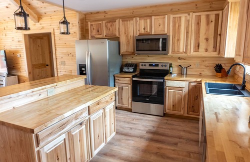 Granite Falls Cabin | Cozy log cabin with Lakefront and Private Dock